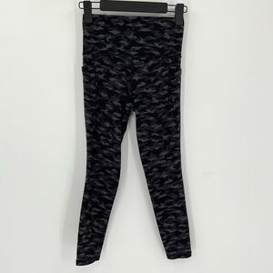 Athleta Salutation Stash Pocket II Printed 7/8 Tight Legging Black Camo Women XS